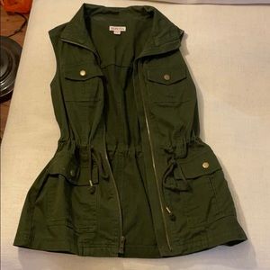 ⭐️4 for $20⭐️ Green sleeveless utility jacket XS